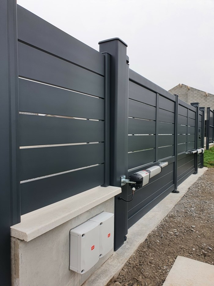 portail équipé d'un automatisme de portail BFT installation par Help one Tec