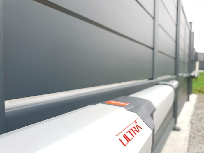 Moteur de la marque BFT gamme PRO KUSTOS ULTRA BT A40 installé par Help one Tec