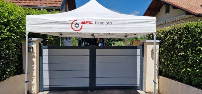 installé par Help one Tec sur Thonon les Bains portail bi-ton avec moteur BFT