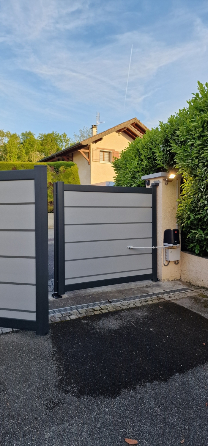 Portail battant motorisé avec VIRGO SMART de la marque BFT parHelp one Tec du coté de Thonon Les Bains